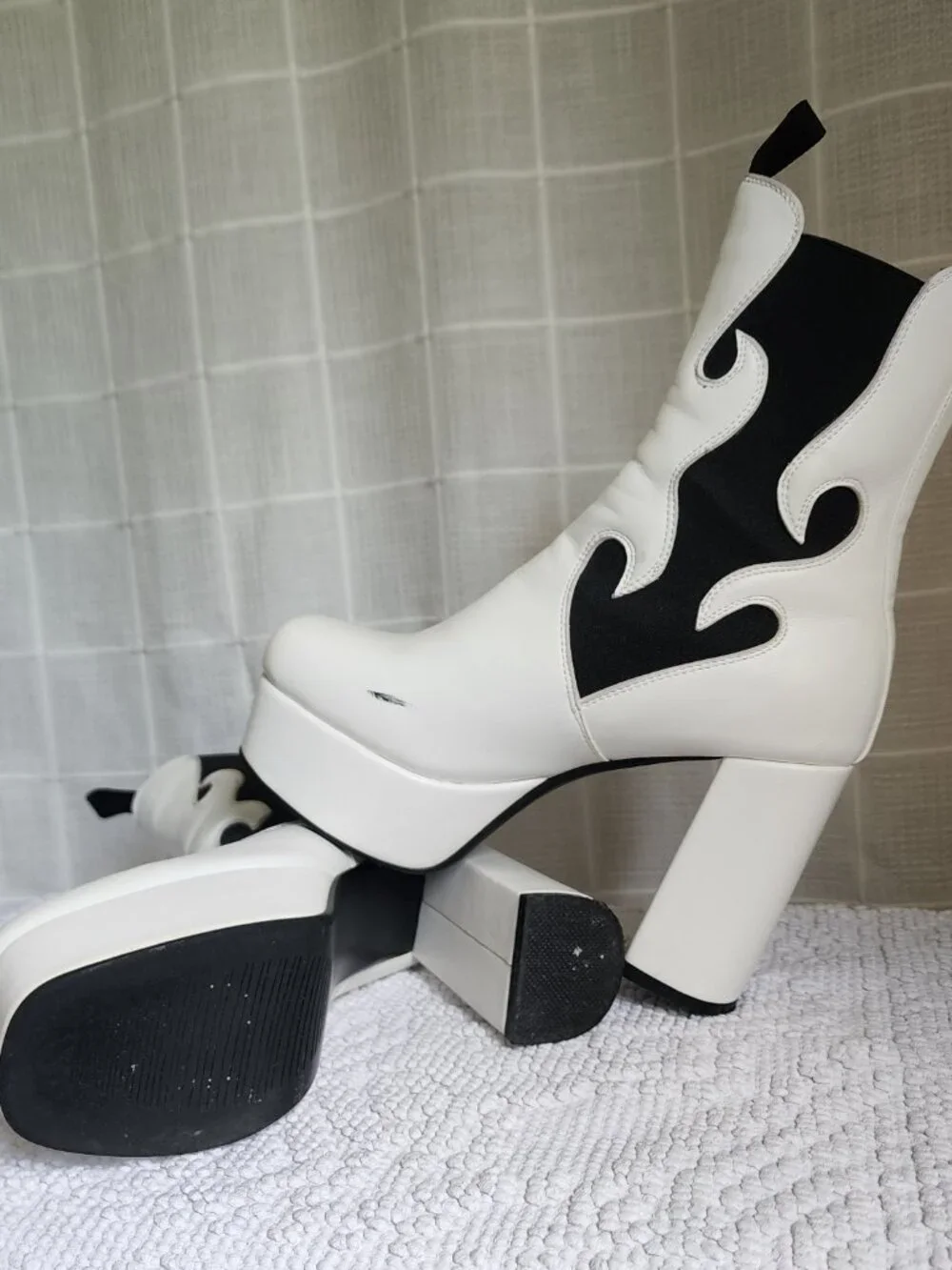 Dolls Kill White Flame Platform Chelsea Boots Women's Size 8 Gothic Chunky Heels
